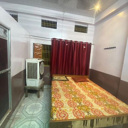 Hotel Yatri Niwas 瓦拉纳西 外观 照片