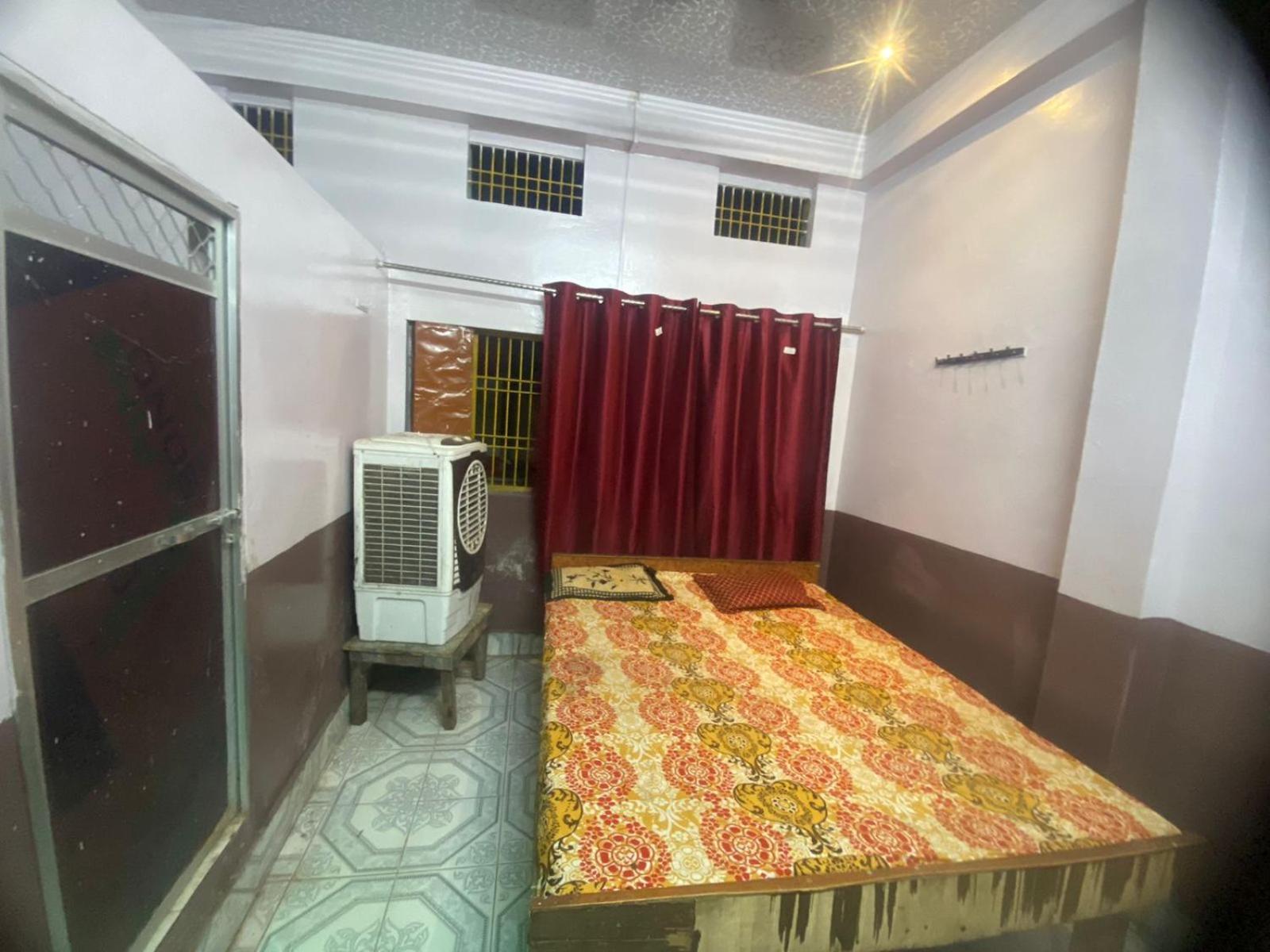 Hotel Yatri Niwas 瓦拉纳西 外观 照片
