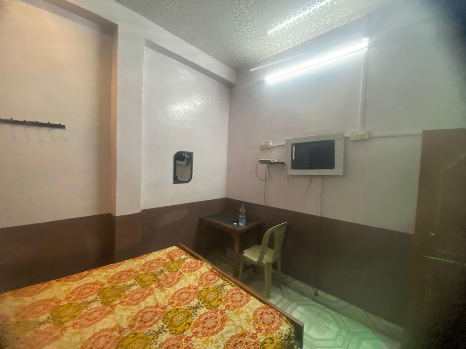 Hotel Yatri Niwas 瓦拉纳西 外观 照片